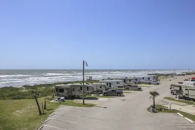 Image de Situé sur la plage. . . écoutez les vagues du golfe depuis votre balcon privé Seascape 1203