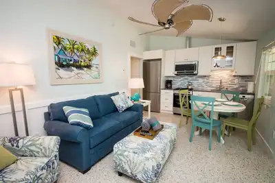 Image de Tranquille Anna Maria Island Resort, Unité 1. . . Seulement 4 unités, toutes les commodités, Video