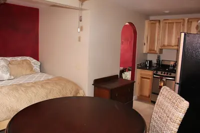 Image de Prêt pour vous détendre - Grand Studio (3 couchages), cuisine complète et salle de bain complète