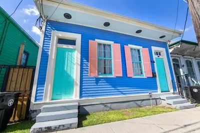 Image de Esplanade Ridge Gem | Parfait pour les grands groupes - Étapes du quartier français