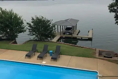 Image de A tout pour plaire. . . Piscine, vue sur l'eau, quai en eau profonde, côté Auburn du lac!