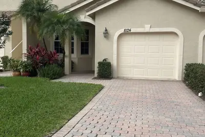 Image de Maison de ville 4 Br Dans Beautiful Castlepines - Pga Village