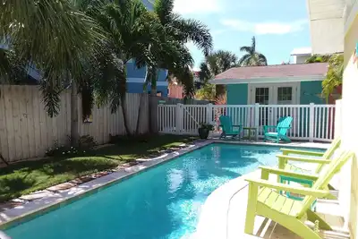 Image de Tranquille Anna Maria Island Resort, Unité 3. . . Seulement 4 unités, toutes les commodités, Video