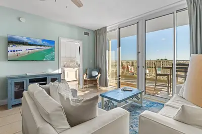 Image de Waters Edge Unit 109 ~ Rez et Beach Front ~ étapes à mettre en commun et de sable!