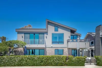 Image de Seaside Entire Home (4 bedroom \/ 3 bath)
