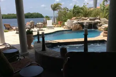 Image de Maison de style ultime complexe de luxe sur Matlacha