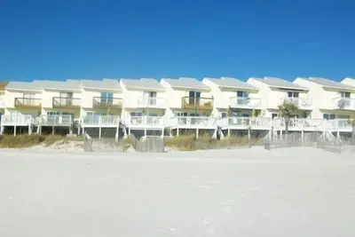 Image de ÉTAPE De Votre Pont PRIVÉ À La Plage / Real Deal / Pets