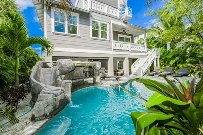 Image de Pineapple Paradise - Quatre Chambres Maison, Couchages 8