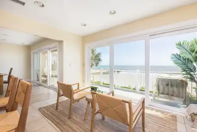 Image de ~ Le paradis des surfeurs sur la côte de Charleston ~ ~ Maison avec 6 chambres en front de mer ~~ Accès direct à la plage ~~