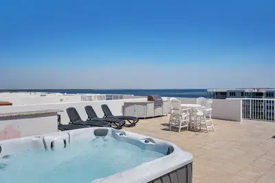 Image de Penthouse de fin d'unité Destin West 3br! Spa sur le toit! Dock pour votre bateau!