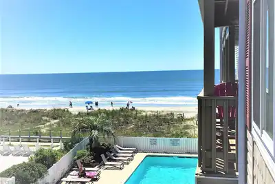 Image de Réduction de mai 2019. Reserve maintenant! Super Prix. . . Renseignez-vous aujourd'hui☀️Oceanfront 2bdrm / 2ba