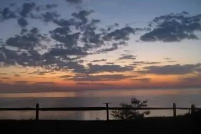 Image de Carlingue de bord de mer avec vue de million de dollars, dents de requin, beau bain