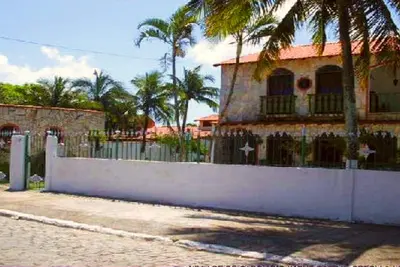 Image de Grande maison Cabo Frio avec cuisinier, 6 chambres, piscine - 7min. de Praia do Forte