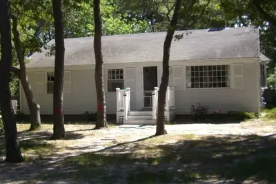 Image de Cottage Amongst the Pines, Short Walk to Beach