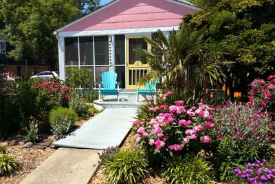 Image de Cottage Adorable In The Heart Of The Old Area Beach, Close To The Boardwalk.