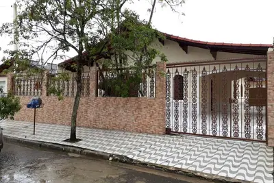 Image de Maison avec 5 chambres Convient aux familles avec enfants et à 6 voitures.