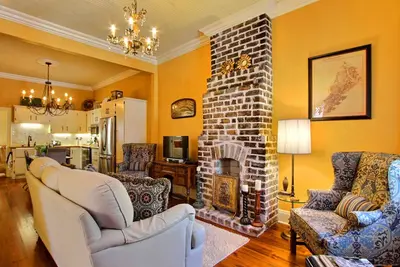 Image de Belle maison de style cottage sur la rue Harris dans le centre-ville de Savannah
