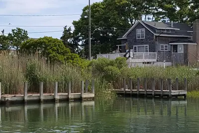 Image de Saybrook presque en bord de mer, plage privée, rampe de mise à l'eau, quai peu profond, isolé