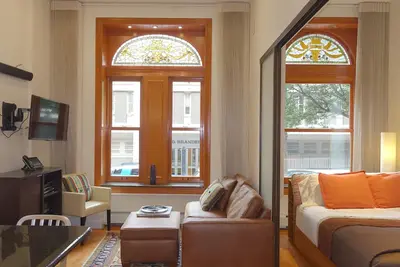 Image de Luxe Entièrement meublé 1 Chambre Appartement en Uws Un bloc de Central Park