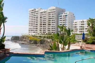 Image de Spacieux Oceanfront Condo dans le Club Marena