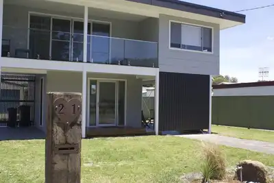 Image de Lake Lifestyle est situé au Hart de Burrill Lake