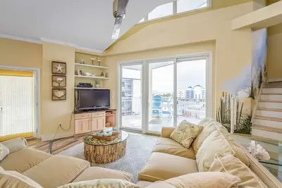 Image de Condo à mi-ville de 2 étages à quelques pas de la plage, de la piscine et des restaurants préférés