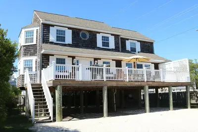 Image de Maison de plage avec une vue imprenable sur l'eau