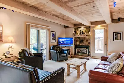 Image de Penthouse-Upscale-Family style - À distance de marche de Lift, Town, Pool **