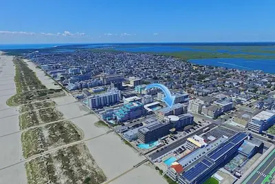 Image de Vues magnifiques sur l'océan depuis votre balcon privé et un emplacement phénoménal!