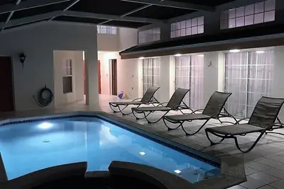 Image de Regardez le ciel changer de couleur dans la magnifique villa Sunset
