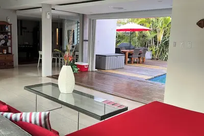 Image de Grande maison de plage de Georgeous WiFi gratuit, piscine, toutes les attractions à moins de 10 minutes en voiture