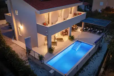 ✯✯✯✯ Villa Leonore, piscine chaufee, proche de la plage de sable et de la mer