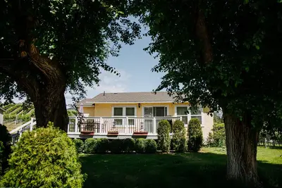 Image de River Stone Cottage sur River Stone Estate Winery au coeur du pays du vin.