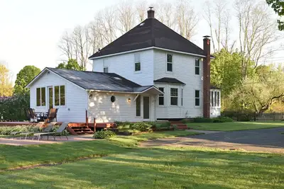 Image de Twin Maple Farm: Charmante ferme moderne