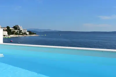Image de Waterfront, Luxurious Villa, with Jacuzzi Pool and Incredible Views!