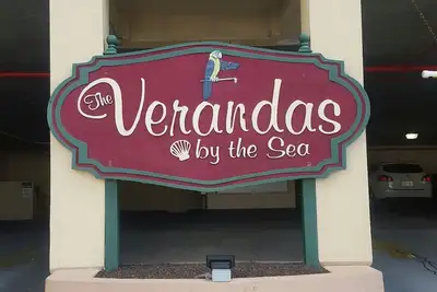 Image de Family-Friendly Oceanfront Condo qui a une piscine, Lazy River, et un jacuzzi.
