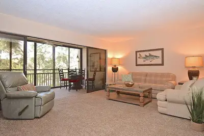Image de Doveplum 721 - Condo 2 chambres à coucher avec plage privée avec chaises longues et parasol fournis, 2 piscines, centre de remise en forme et courts de tennis.