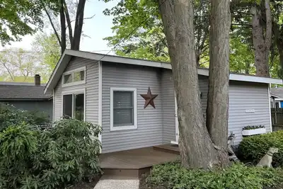 Image de Votre propre chalet privé à quelques pas du centre-ville de Saugatuck, au Michigan