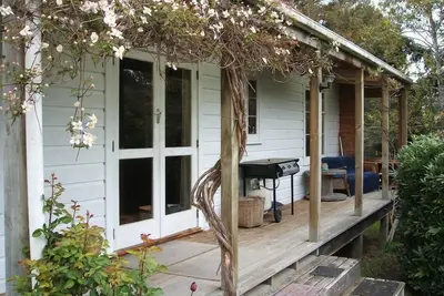 Image de Arbre Cottage charmant, isolé, à 20 minutes de la ville