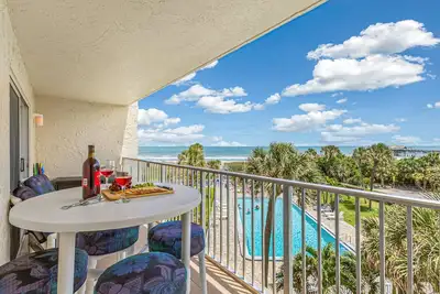 Image de Direct Oceanfront condo près de Cocoa Beach Pier! Condo 2 chambres \/ 2 salles de bain