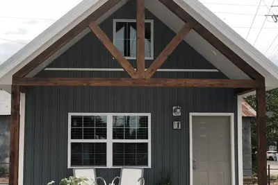 Image de Nouveau The Knotty Squirrel Unit # 1 - 1br Cabine W \/ Loft sur la place