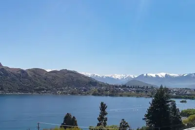 Image de Superbes vues sur la montagne et le lac - Maison calme et ensoleillée