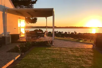 Image de The Admiral Riverside - Hébergement au bord de l'eau pour 8 personnes maximum