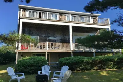 Image de Grande maison de plage parfaite pour des vacances en famille au bord de la mer!