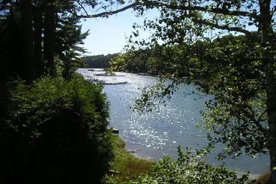 Image de Deux chambres récemment rénové Maine Coastal Waterfront Cottage