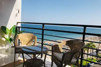 Image de Studio rénové avec vue imprenable sur la mer