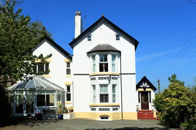 Toutes les chambres ensuite, vue sur la mer, propriété de caractère, bon emplacement, salle de jeux