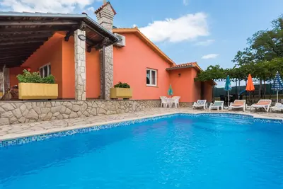 Image de Villa pour familles et animaux domestiques près de Labin, piscine privée et salle de gym, endroit calme