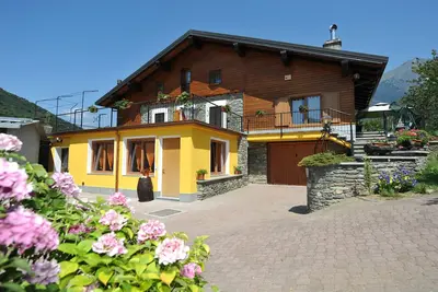 Image de Apartment in quiet house, surrounded by greenery, in the center of the Valley