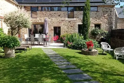 Image de Maison de caractère avec jacuzzi et piscine 5*
